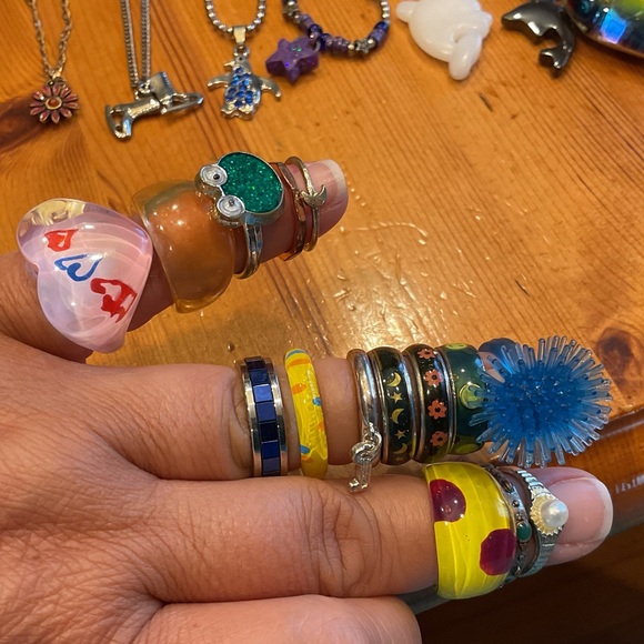 COSTUME JEWELRY HUGE LOT CHILDREN DRESS UP TWEENS TEENS FUN ADULTS - Picture 13 of 16